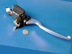 Master cylinder front brake Sym VS125 used (image for) Master cylinder front brake Sym VS125 used